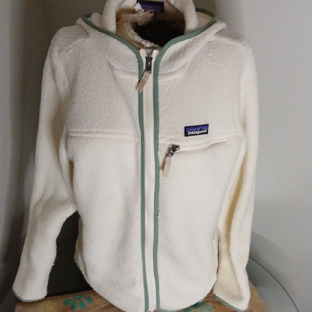 Patagonia  Cream Fleece Puffer Jacket